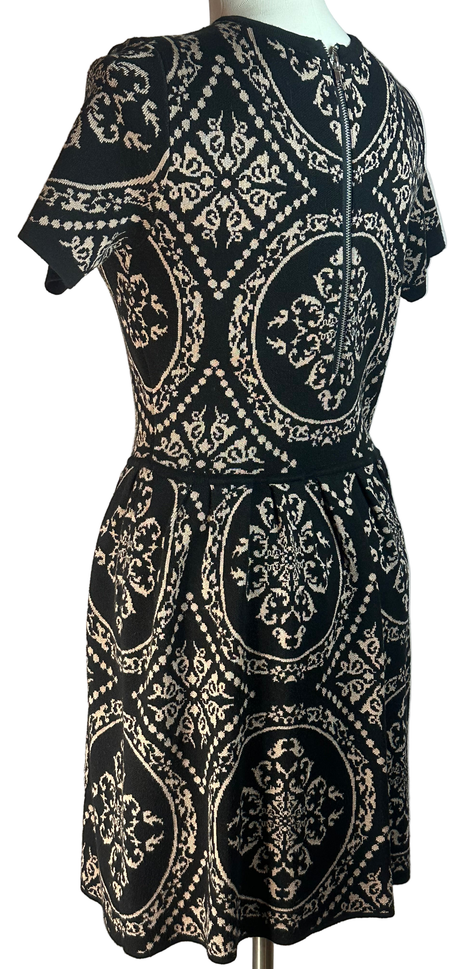 Romeo & Juliet Couture Knit Short Sleeve Mini Dress -Size is Large