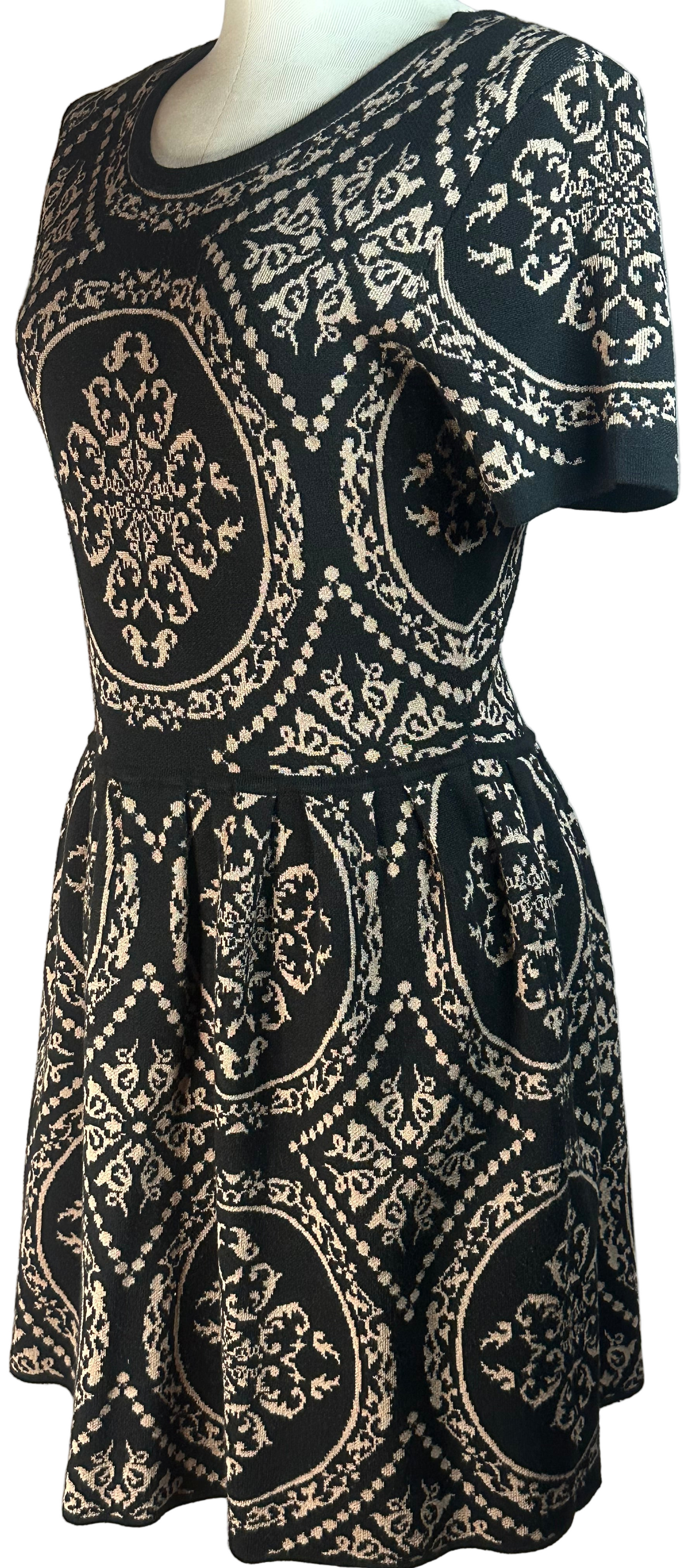 Romeo & Juliet Couture Knit Short Sleeve Mini Dress -Size is Large